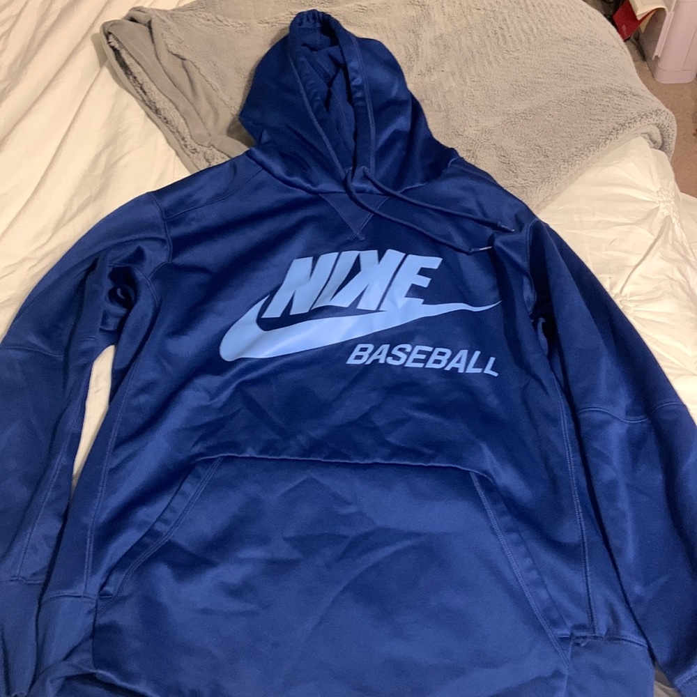 Men’s Dri-Fit Nike sweatshirt